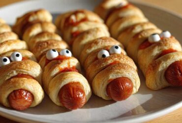 Mummy Hot Dogs (Easy Halloween Snack)