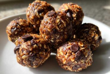 Peanut Butter Chocolate Energy Balls